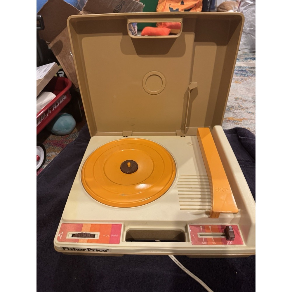 VINTAGE 1978 FISHER-PRICE PORTABLE RECORD PLAYER TURNTABLE CASE – TESTED WORKS